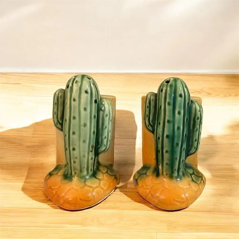 Vintage Novelty Salt Pepper Shaker Set Cowboy Western Cactus - Picture 3 of 4
